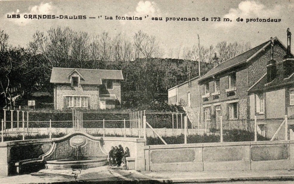 Les Grandes-Dalles, la fontaine CPA