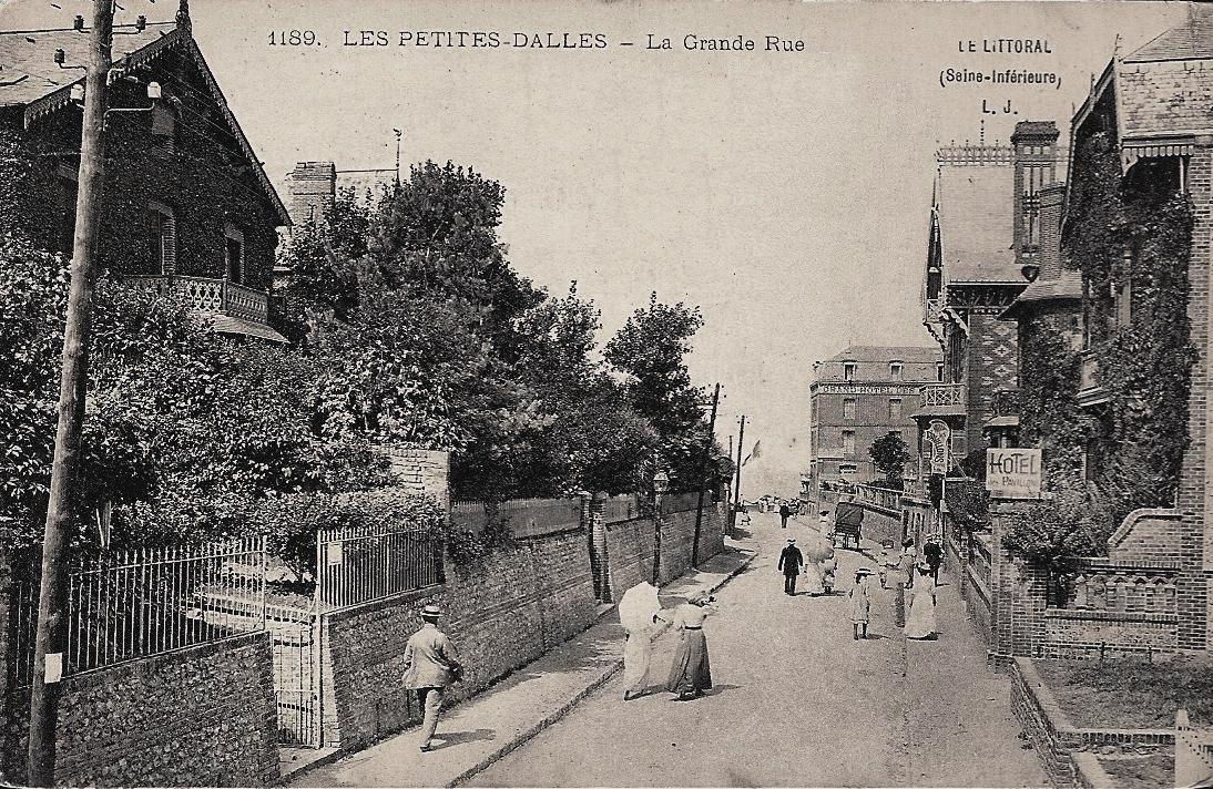 Les Petites-Dalles, la grande rue CPA