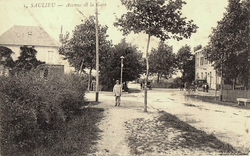 Saulieu (Côte d'Or) L'avenue de la Gare CPA