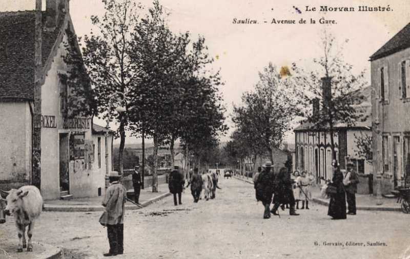 Saulieu (Côte d'Or) L'avenue de la Gare CPA