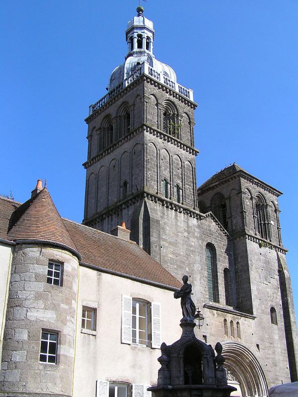 Saulieu (Côte d'Or) La basilique Saint-Andoche