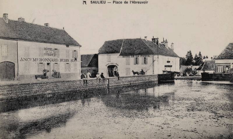 Saulieu (Côte d'Or) La place de l'abreuvoir CPA