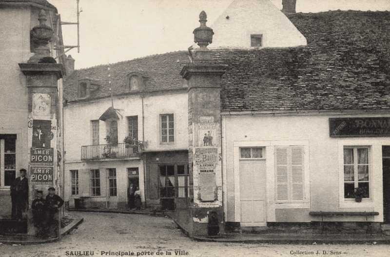 Saulieu (Côte d'Or) La porte principale de la ville CPA