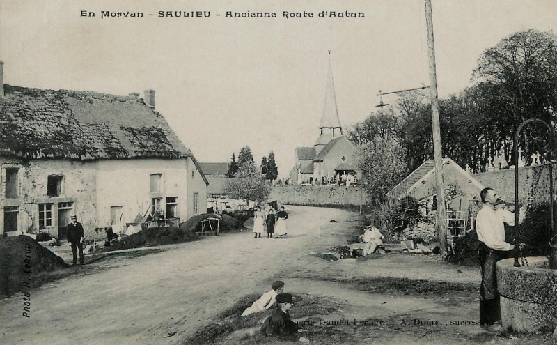 Saulieu (Côte d'Or) La route d'Autun CPA