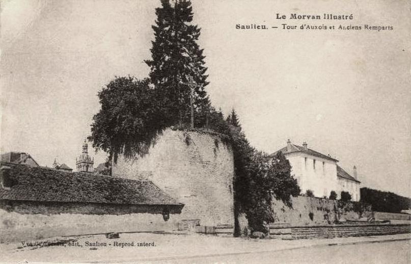 Saulieu (Côte d'Or) La tour de l'Auxois et les anciens remparts CPA