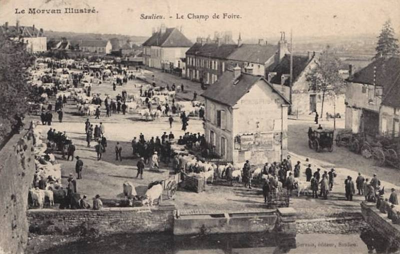 Saulieu (Côte d'Or) Le champ de foire CPA