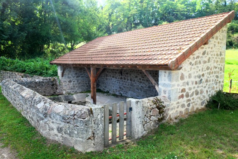 Saulieu (Côte d'Or) Le lavoir de la fontaine aux boeufs