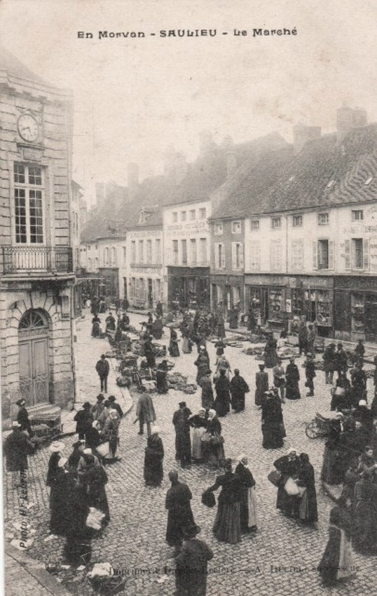 Saulieu (Côte d'Or) Le marché CPA