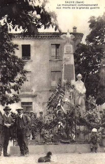 Le monument aux morts (cpa)