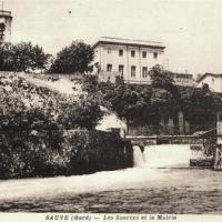 Les sources et la mairie (cpa)