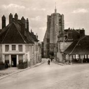 Seignelay (89) La Halle et l'église CPA