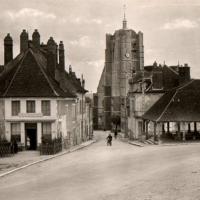 Seignelay (89) La Halle et l'église CPA