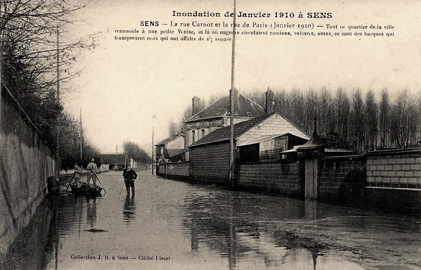 Sens (89) La rue Carnot, inondations 1910 CPA