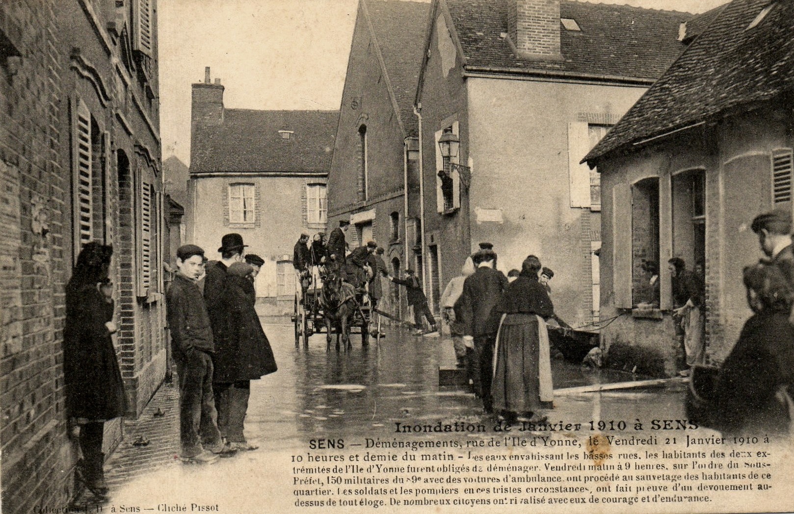 Sens (89) La rue de l'Ile d'Yonne, inondations 1910 CPA