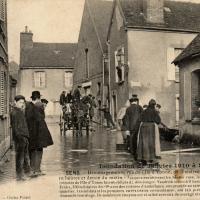 Sens (89) La rue de l'Ile d'Yonne, inondations 1910 CPA