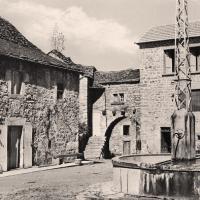Recoules-Prévinquières, la place du Barry (cpa)