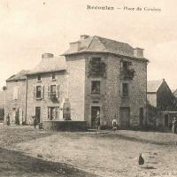 Recoules, la place du Couderc (cpa)