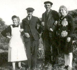 Augustine Isabelle Saillard, son époux et les beaux parents de leur fils André en 1948