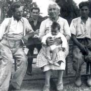 Augustine Isabelle Saillard, son époux et leur petit-fils Alain en 1949