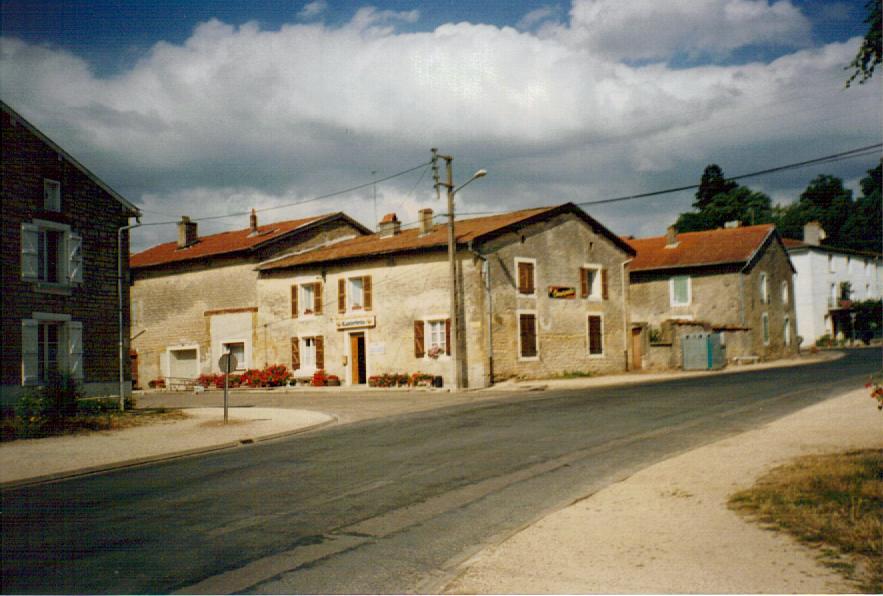 Stenay (Meuse) Cervisy, Le café-épicerie