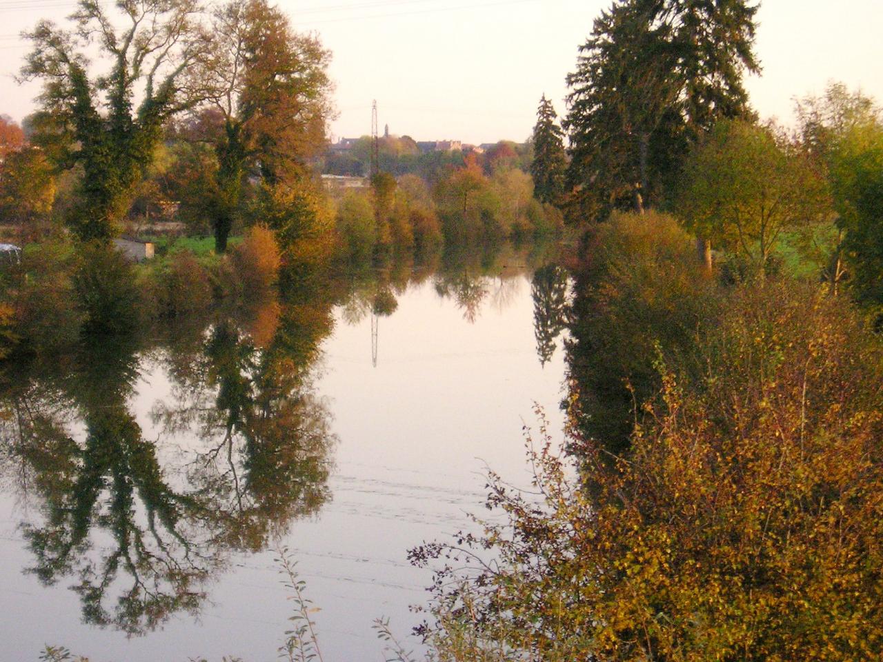 Stenay (Meuse) Cervisy, le canal  2004