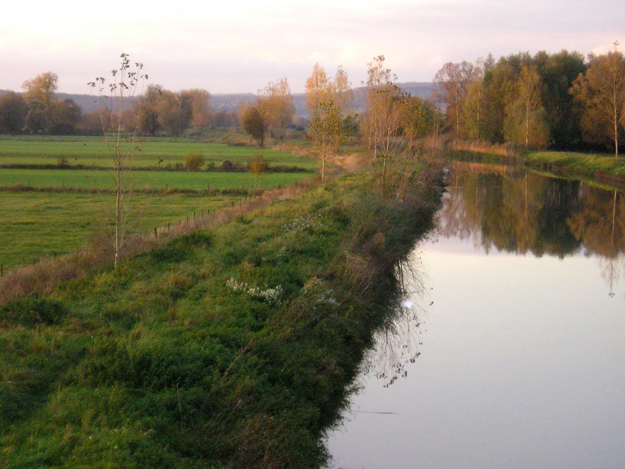 Stenay (Meuse) Cervisy, le canal 2004