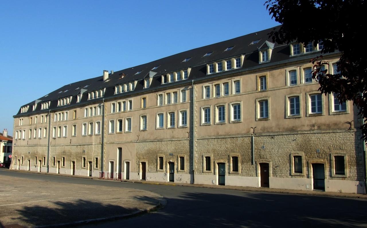 Stenay (Meuse) L'ancien quartier de Cavalerie