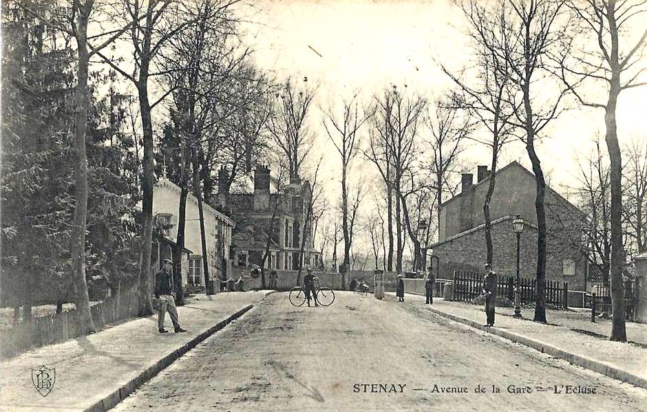 Stenay (Meuse) L'avenue de la Gare CPA
