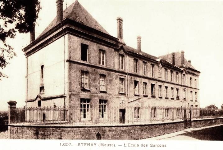 Stenay (Meuse) L'école des garçons CPA