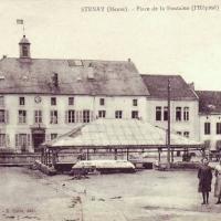 Stenay (Meuse) La place de la fontaine CPA