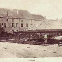 Stenay (Meuse) La place de la fontaine CPA