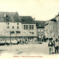 Stenay (Meuse) La place de la fontaine CPA
