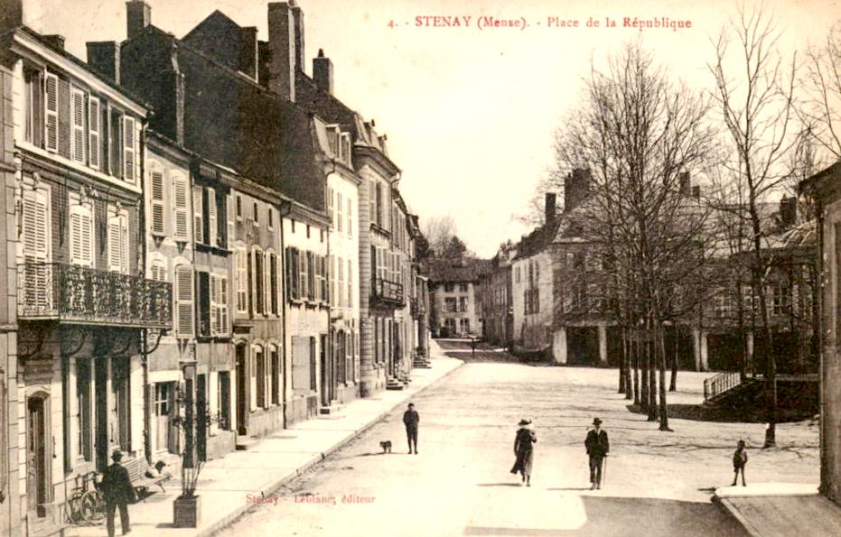 Stenay (Meuse) La place de la République CPA