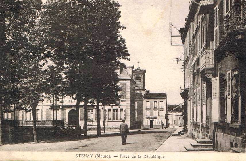 Stenay (Meuse) La place de la République CPA