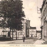 Stenay (Meuse) La place de la République CPA