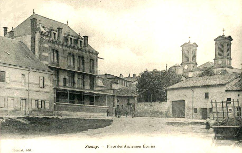 Stenay (Meuse) La place des anciennes écuries CPA