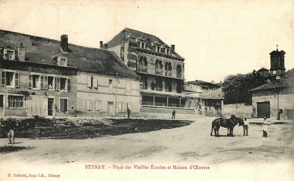 Stenay (Meuse) La place des anciennes écuries CPA