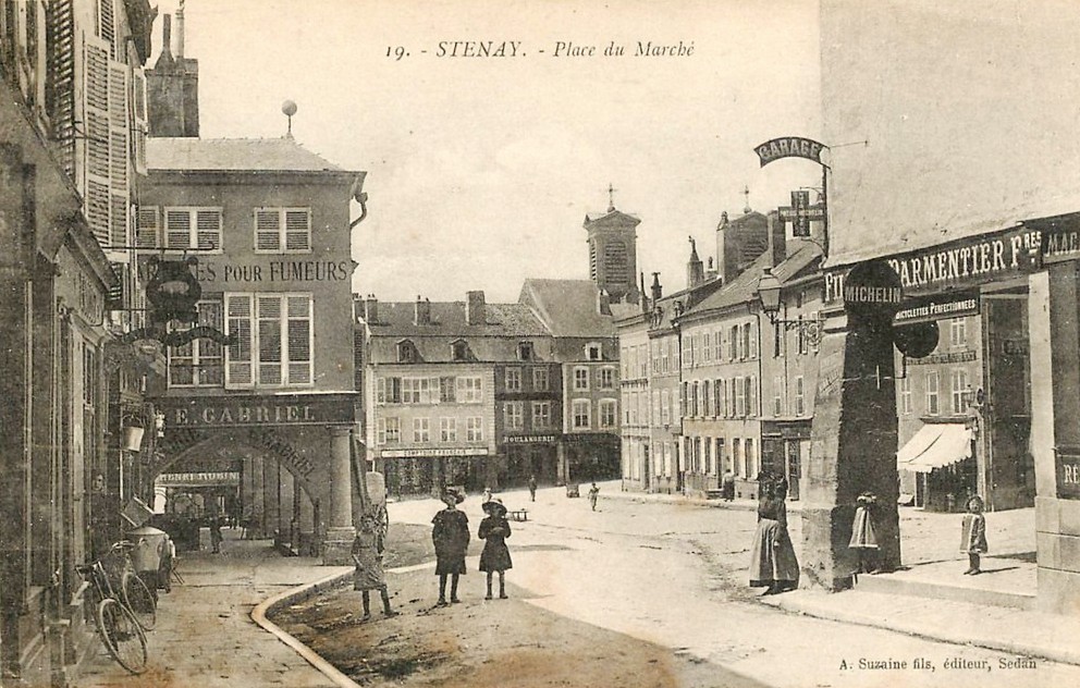 Stenay (Meuse) La place du marché CPA