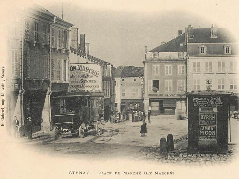 Stenay (Meuse) La place du marché CPA