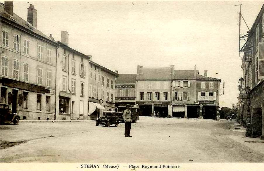 Stenay (Meuse) La place Raymond Poincaré CPA