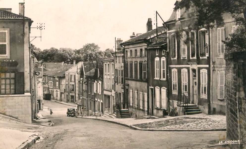 Stenay (Meuse) La rue de Chanzy CPA