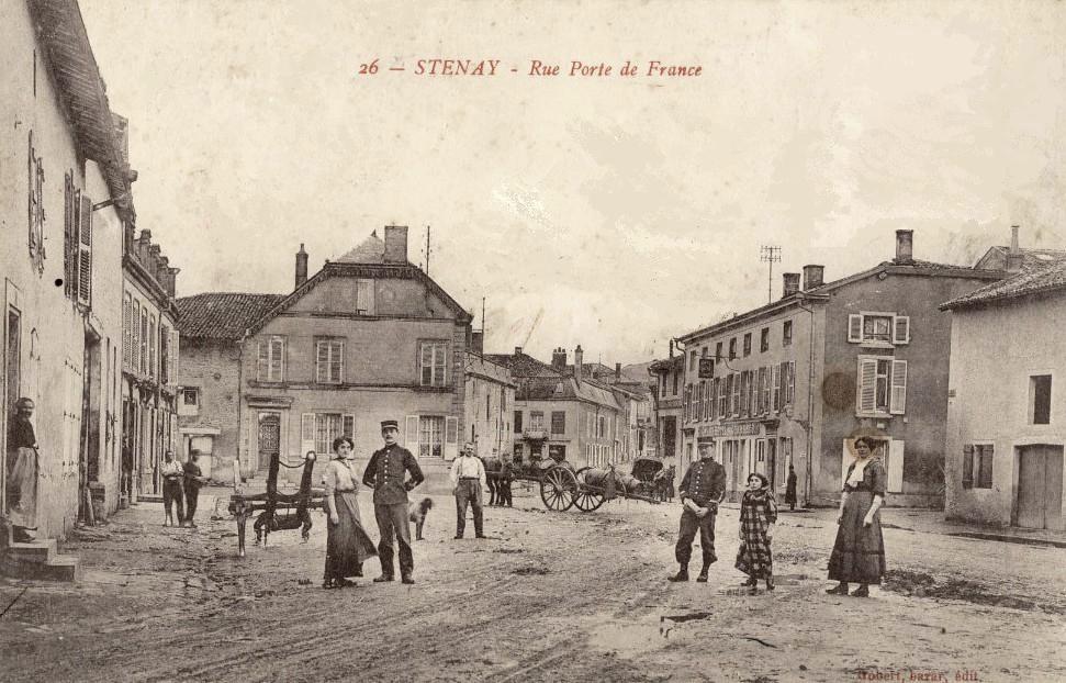 Stenay (Meuse) La rue des portes de France CPA