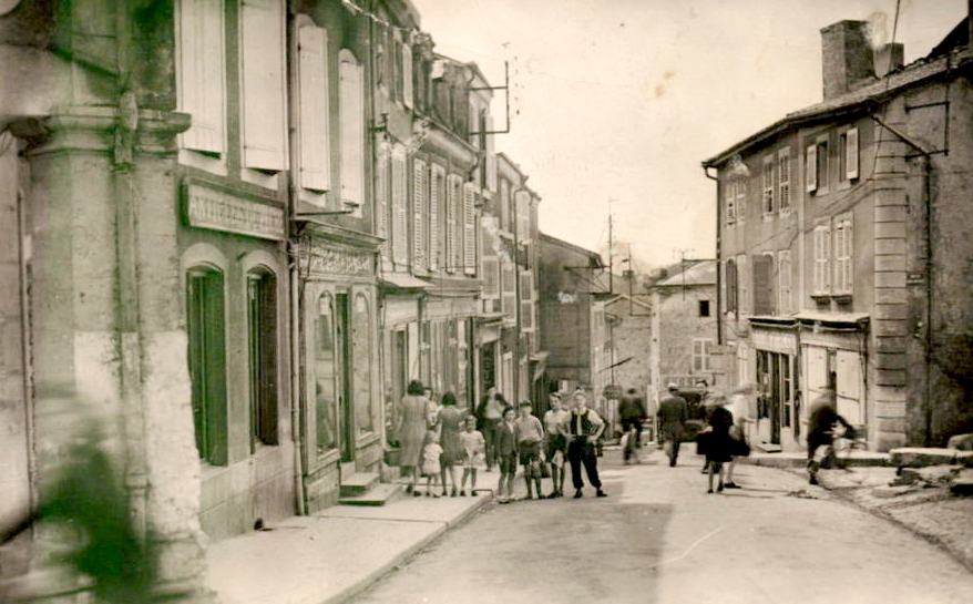 Stenay (Meuse) La rue du général de Gaulle CPA