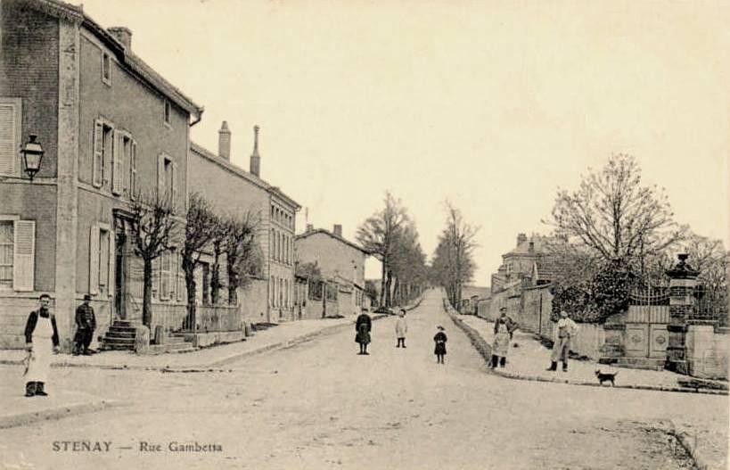 Stenay (Meuse) La rue Gambetta CPA