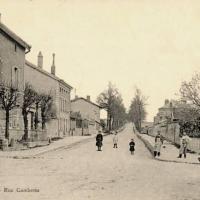 Stenay (Meuse) La rue Gambetta CPA