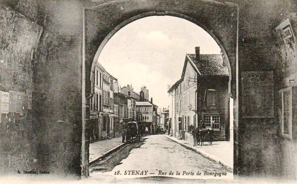 Stenay (Meuse) La rue Porte de Bourgogne CPA