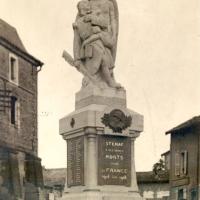 Stenay (Meuse) Le monument aux morts CPA