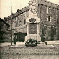 Stenay (Meuse) Le monument aux morts CPA