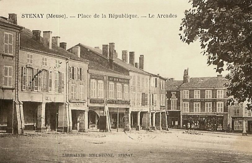 Stenay (Meuse) Les arcades CPA