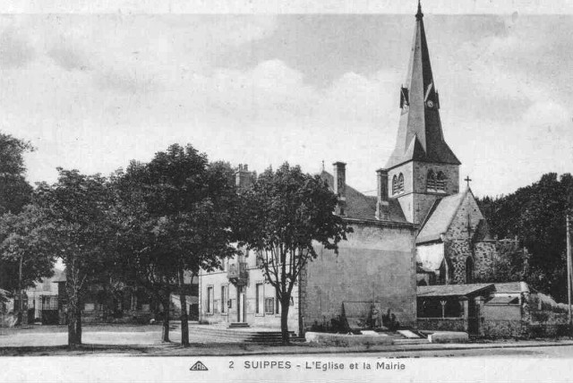 Suippes 51 l eglise et la mairie cpa